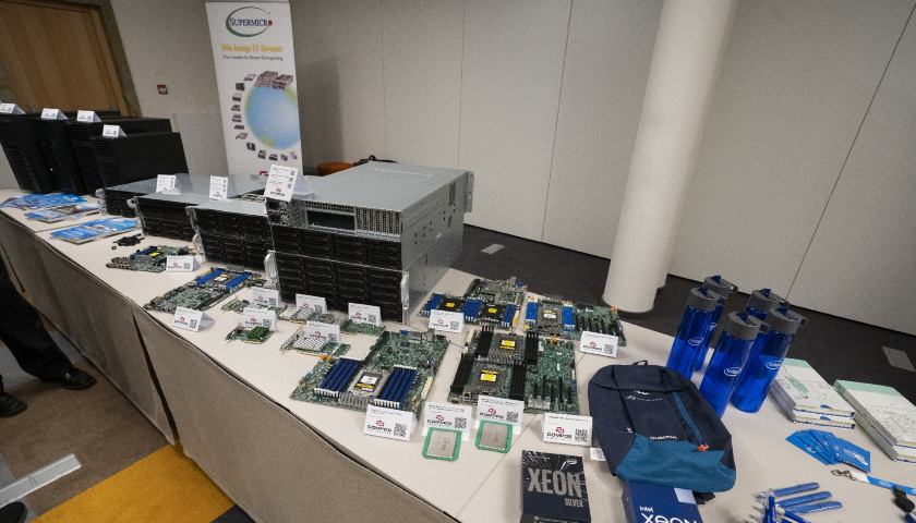 COMPOS DISTRIBUTION s.r.o. Serverová konference partner