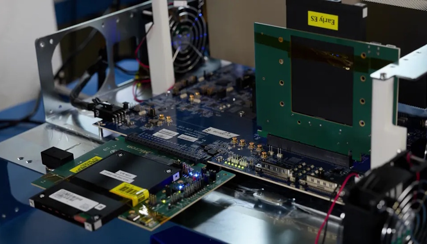 Micron předvádí nejrychlejší PCIe 6.0 SSD na světě
